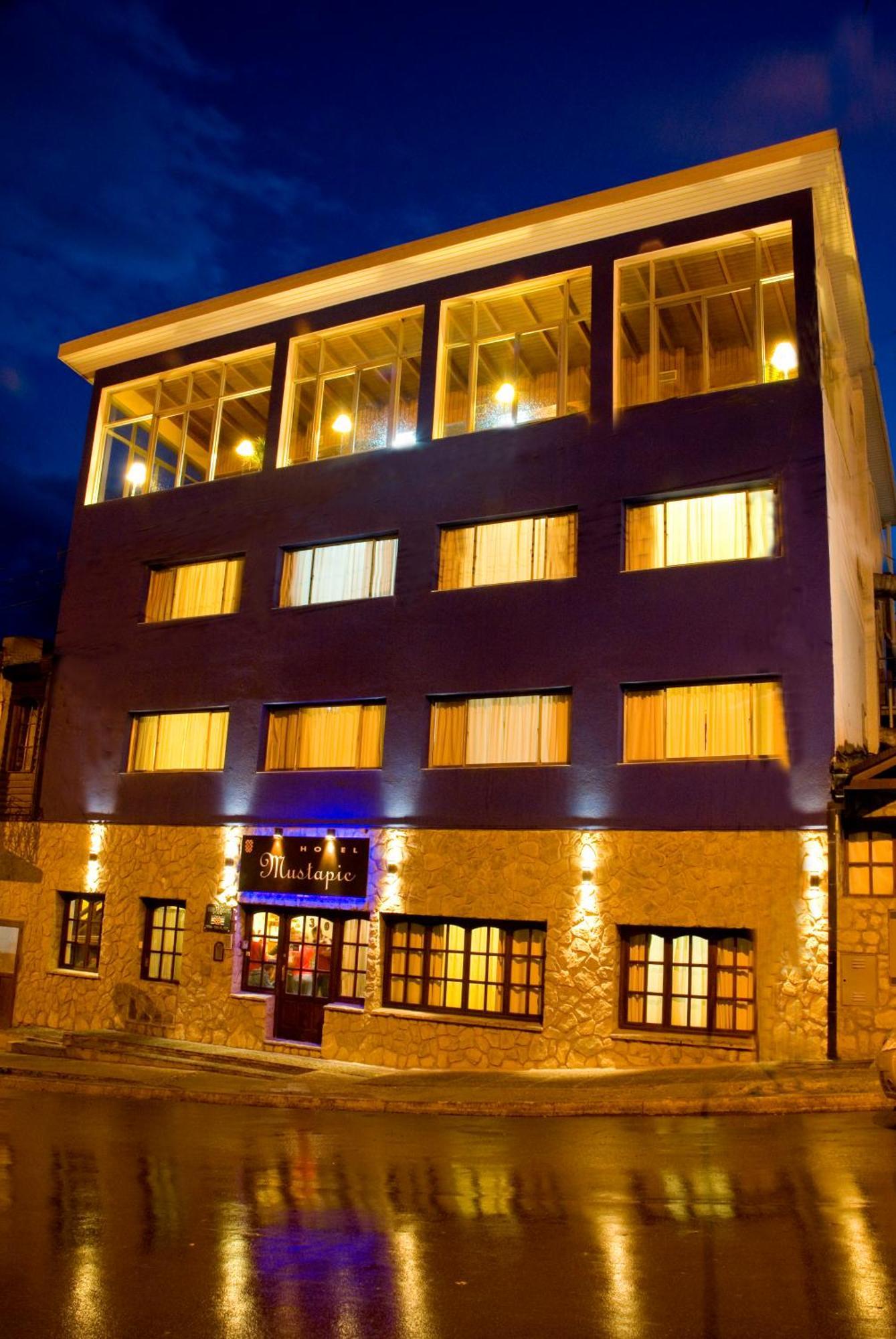 Hotel Mustapic Ushuaia Exterior photo